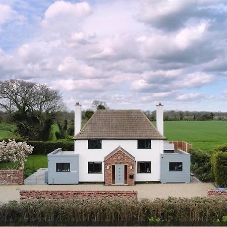 Covehithe House-Coastal Luxury- Sleeps 12-With Huge Swimspa! Wrentham Bagian luar foto