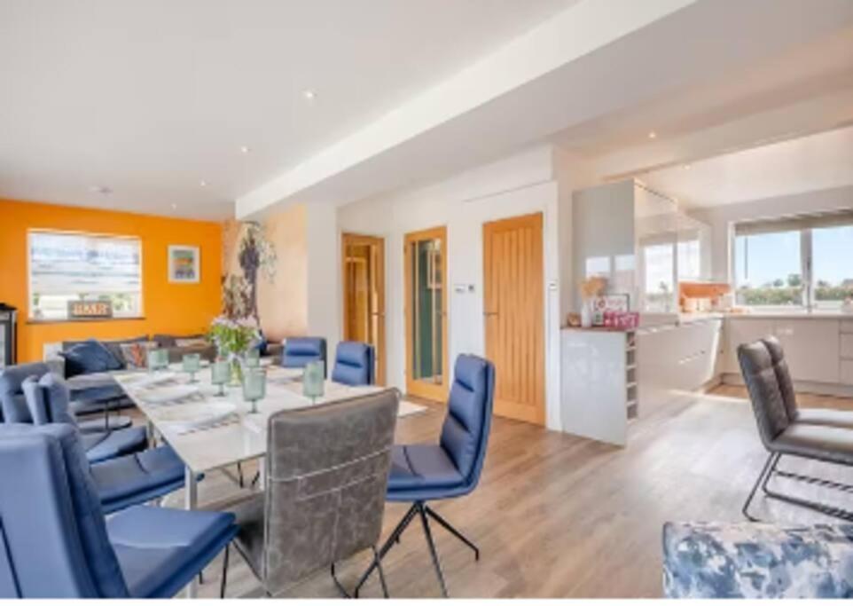 Covehithe House-Coastal Luxury- Sleeps 12-With Huge Swimspa! Wrentham Bagian luar foto