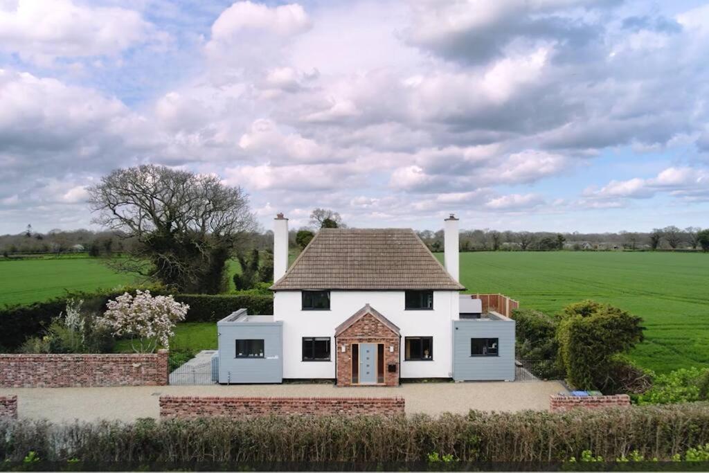 Covehithe House-Coastal Luxury- Sleeps 12-With Huge Swimspa! Wrentham Bagian luar foto