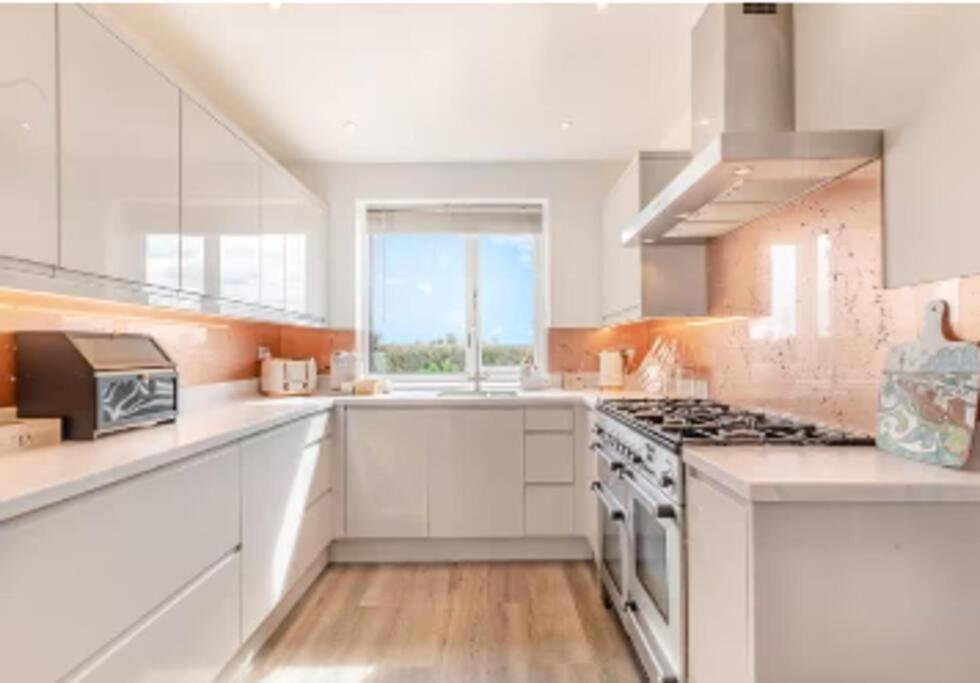 Covehithe House-Coastal Luxury- Sleeps 12-With Huge Swimspa! Wrentham Bagian luar foto