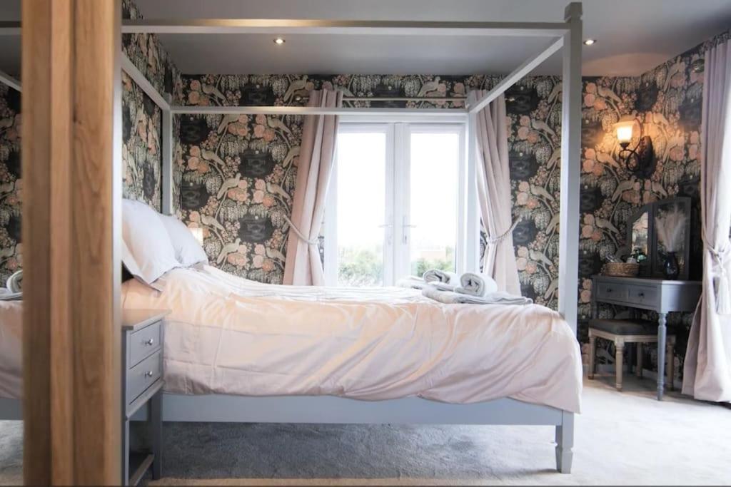 Covehithe House-Coastal Luxury- Sleeps 12-With Huge Swimspa! Wrentham Bagian luar foto