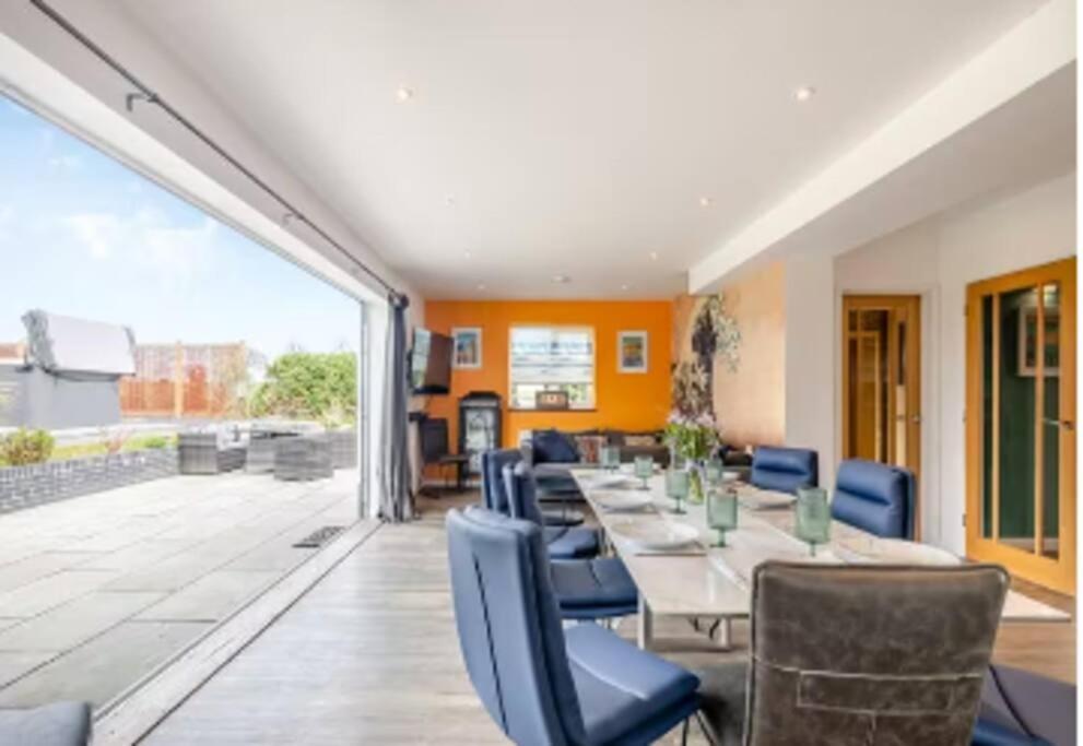 Covehithe House-Coastal Luxury- Sleeps 12-With Huge Swimspa! Wrentham Bagian luar foto