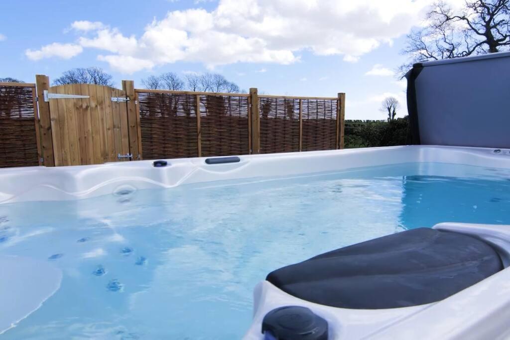 Covehithe House-Coastal Luxury- Sleeps 12-With Huge Swimspa! Wrentham Bagian luar foto