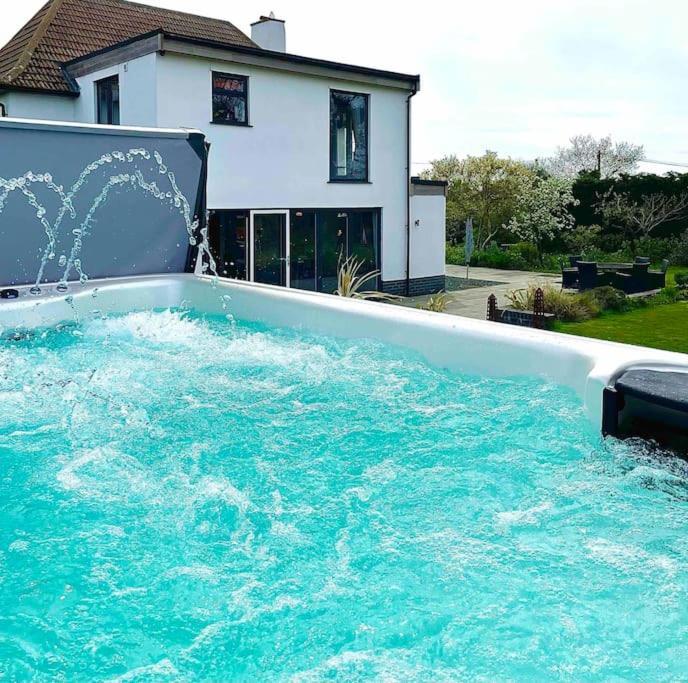 Covehithe House-Coastal Luxury- Sleeps 12-With Huge Swimspa! Wrentham Bagian luar foto