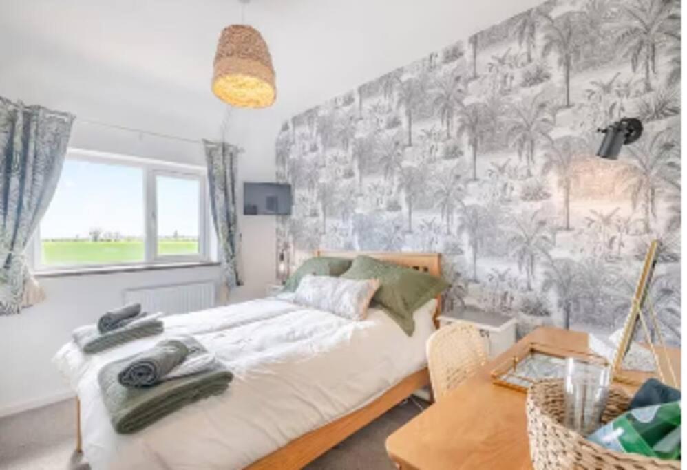 Covehithe House-Coastal Luxury- Sleeps 12-With Huge Swimspa! Wrentham Bagian luar foto