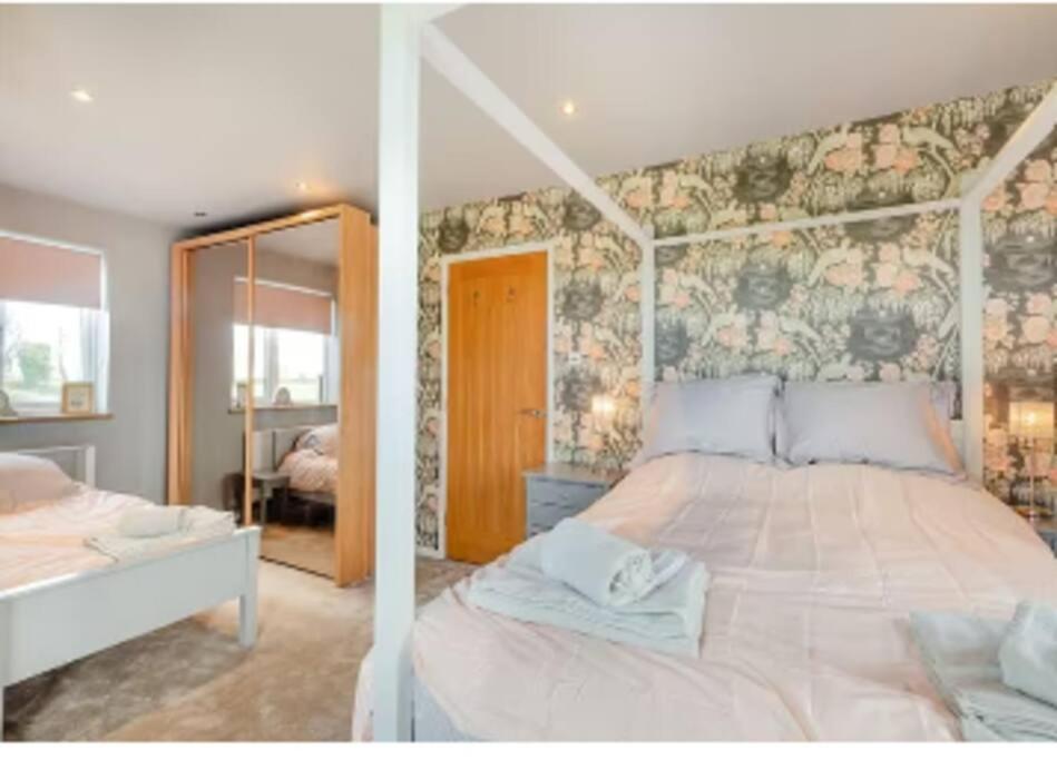 Covehithe House-Coastal Luxury- Sleeps 12-With Huge Swimspa! Wrentham Bagian luar foto