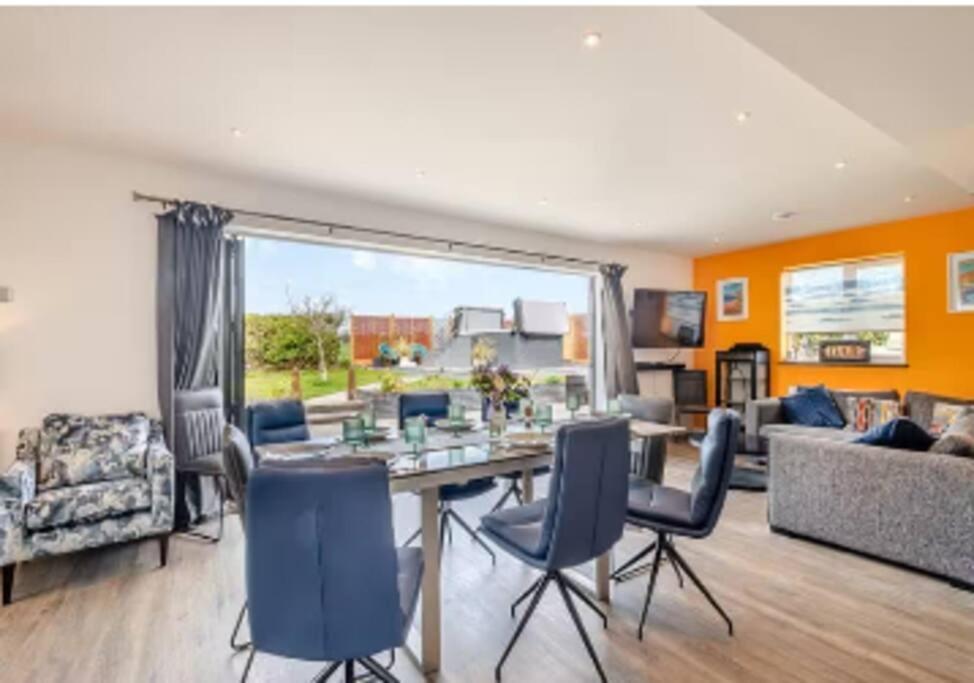 Covehithe House-Coastal Luxury- Sleeps 12-With Huge Swimspa! Wrentham Bagian luar foto