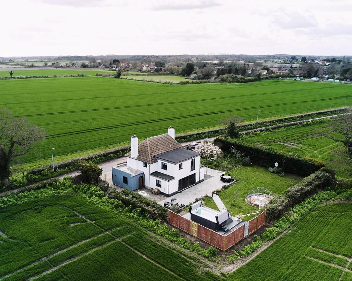 Covehithe House-Coastal Luxury- Sleeps 12-With Huge Swimspa! Wrentham Bagian luar foto