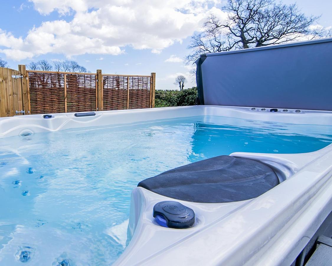 Covehithe House-Coastal Luxury- Sleeps 12-With Huge Swimspa! Wrentham Bagian luar foto